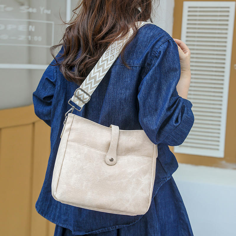 Sac à bandoulière tendance en  - Women Bags For Office Use avis et prix